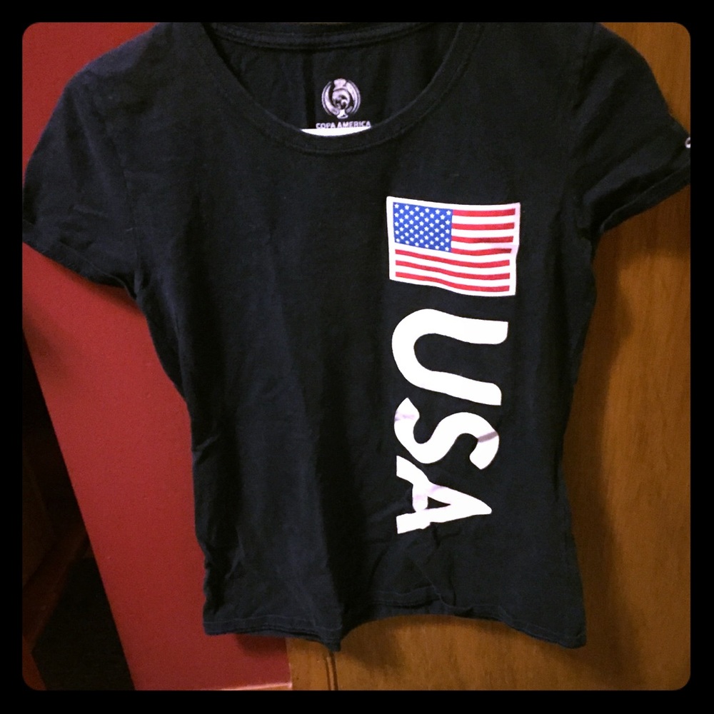 Short sleeve shirt navy blue fits like a small.